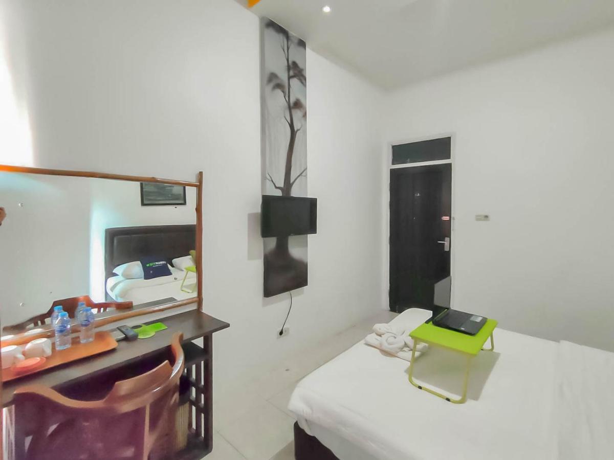 Urbanview Hotel Bagoes Sintang By Reddoorz Luaran gambar