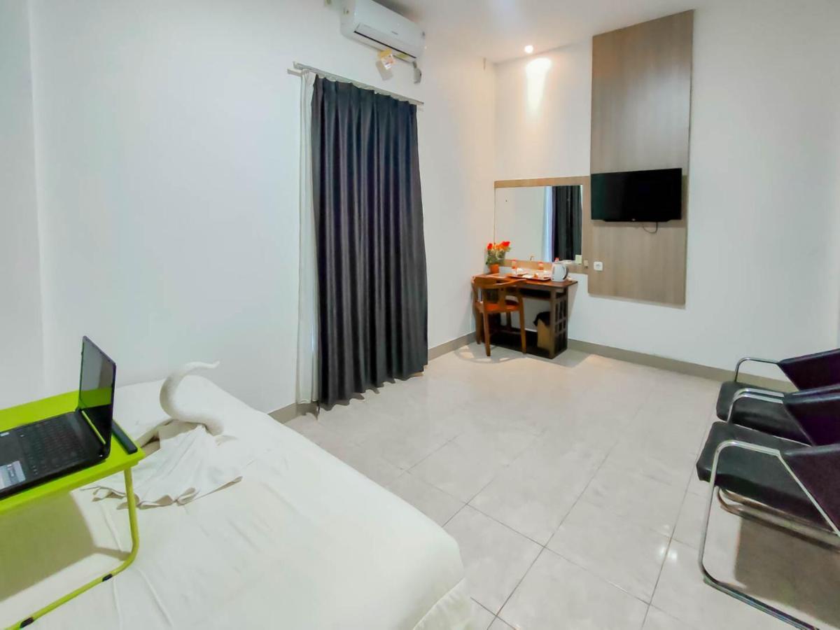 Urbanview Hotel Bagoes Sintang By Reddoorz Luaran gambar